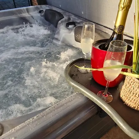Guest house Au Petit Seny, Charme Et Nature Avec Jacuzzi Pro 4*